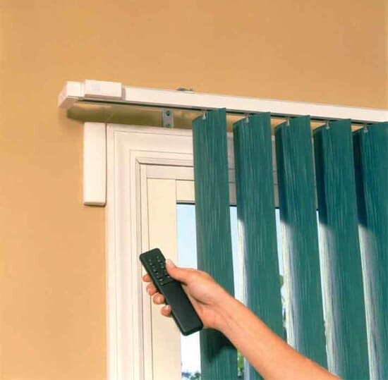 Тканевые вертикальные жалюзи с электроприводом